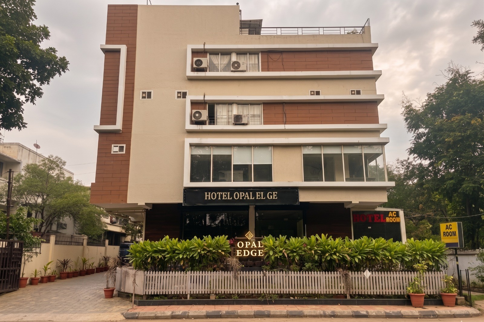 Business Travel Made Easy: Why Corporate Guests Choose Hotel Opal Edge, Indore