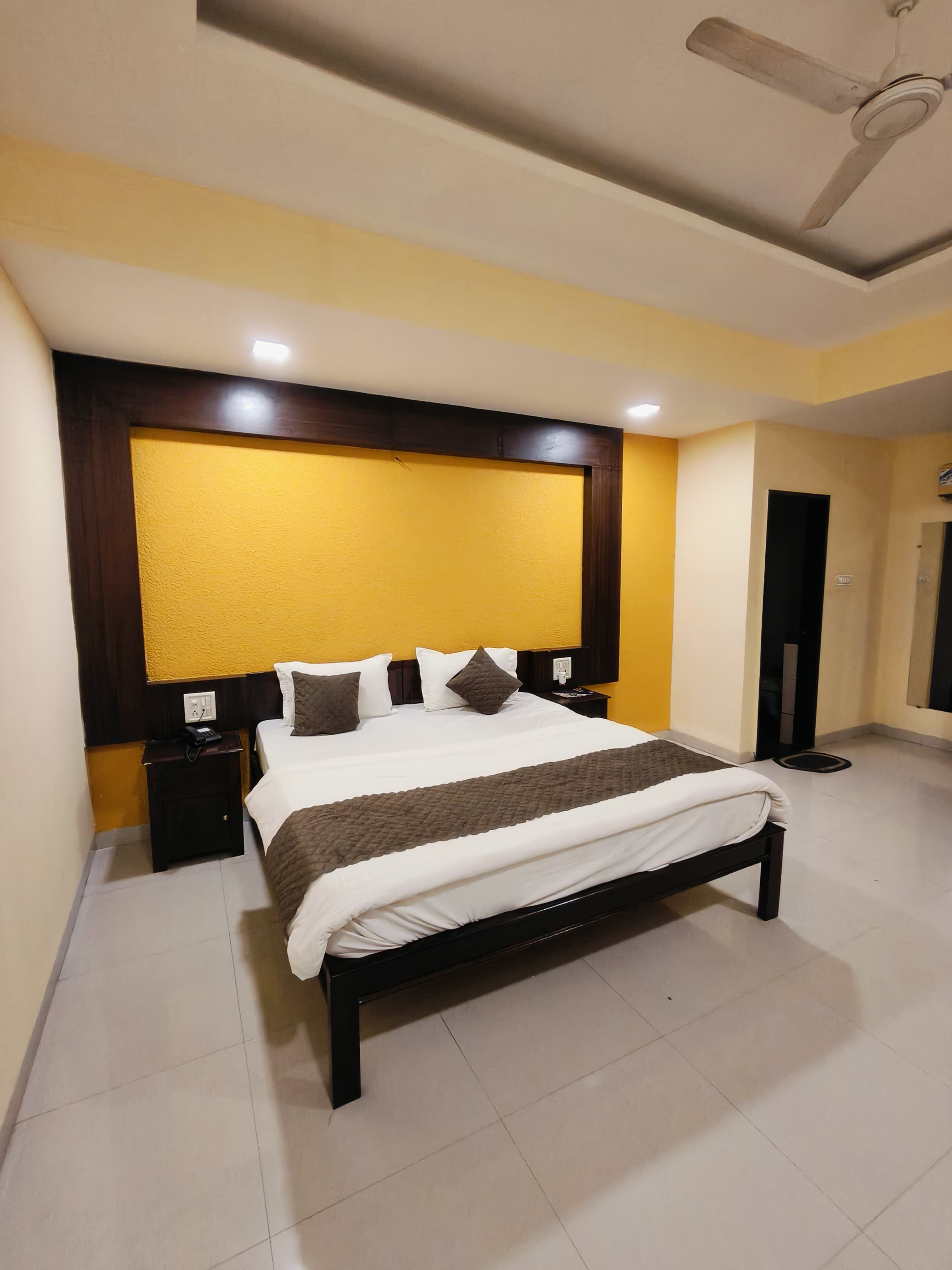 Deluxe Room 203